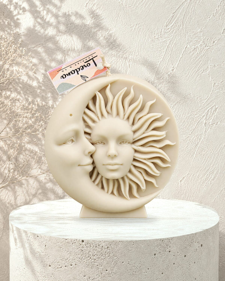 Translation missing: fr.Soleil et Lune — Ivoire en situation — médaillon soleil et lune, cire ivoire, Loredana Candles