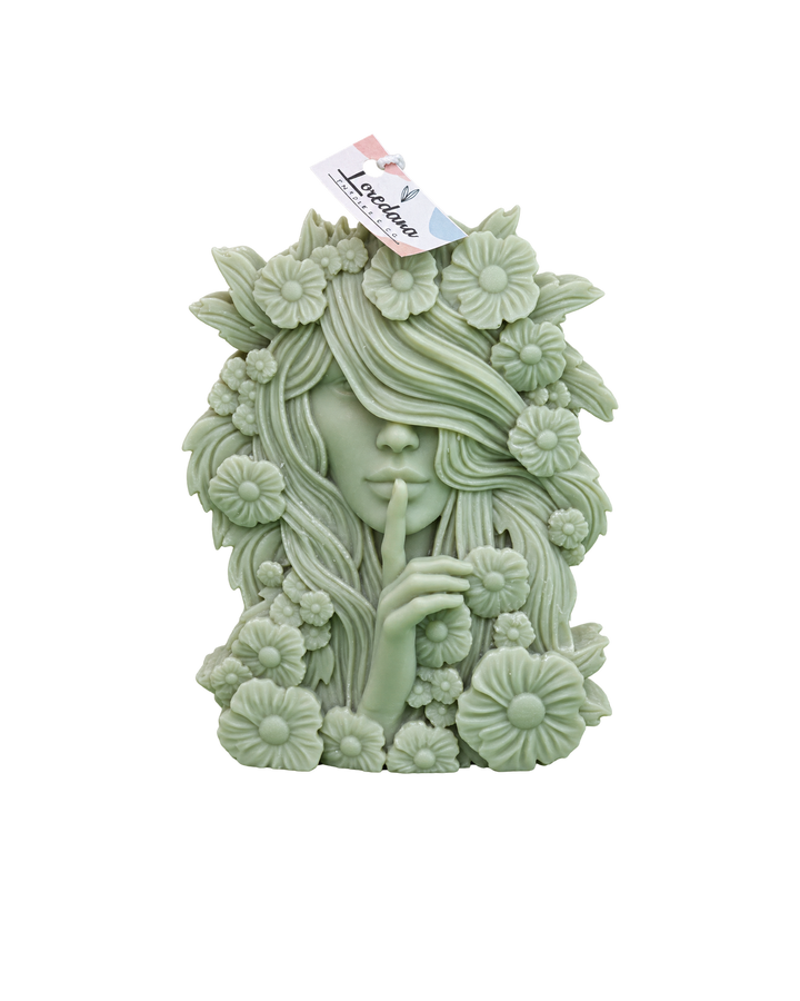 Translation missing: fr.Le Secret — Vert sauge — femme fleurie en bas-relief, cire vert sauge, bougie artisanale Loredana Candles