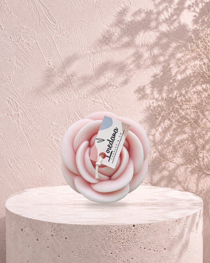 Translation missing: fr.Rose sculptée — Rose poudré en situation, Loredana Candles