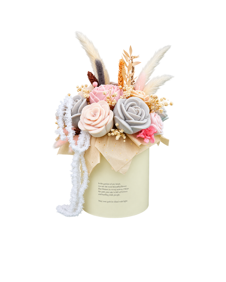 Translation missing: fr.Coffret fleuri — Crème, composition de roses de cire Loredana Candles