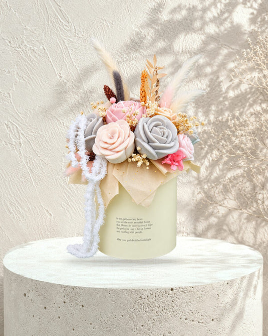 Translation missing: fr.Coffret fleuri — Crème en situation, Loredana Candles