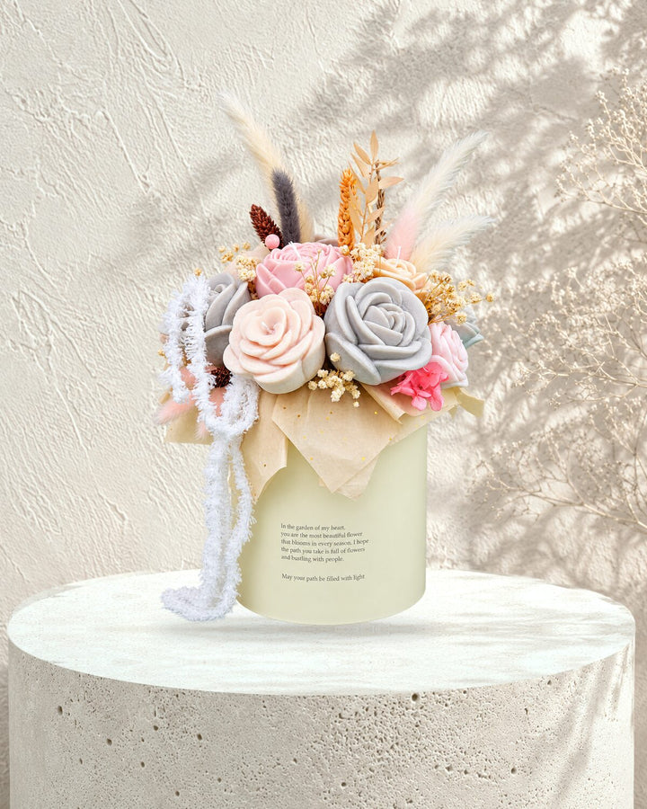 Translation missing: fr.Coffret fleuri — Crème en situation, Loredana Candles